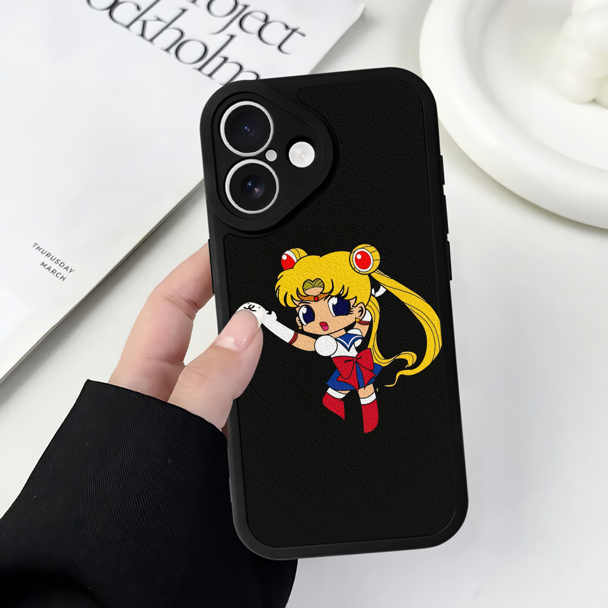 （画像用） 美少女戦士セーラームーン 月野 うさぎ つきの うさぎ Sailor Moon Tsukino Usagi 【iPhone 16シリーズ対応】シリコンスマホケース（レザー調） 材質：シリコン